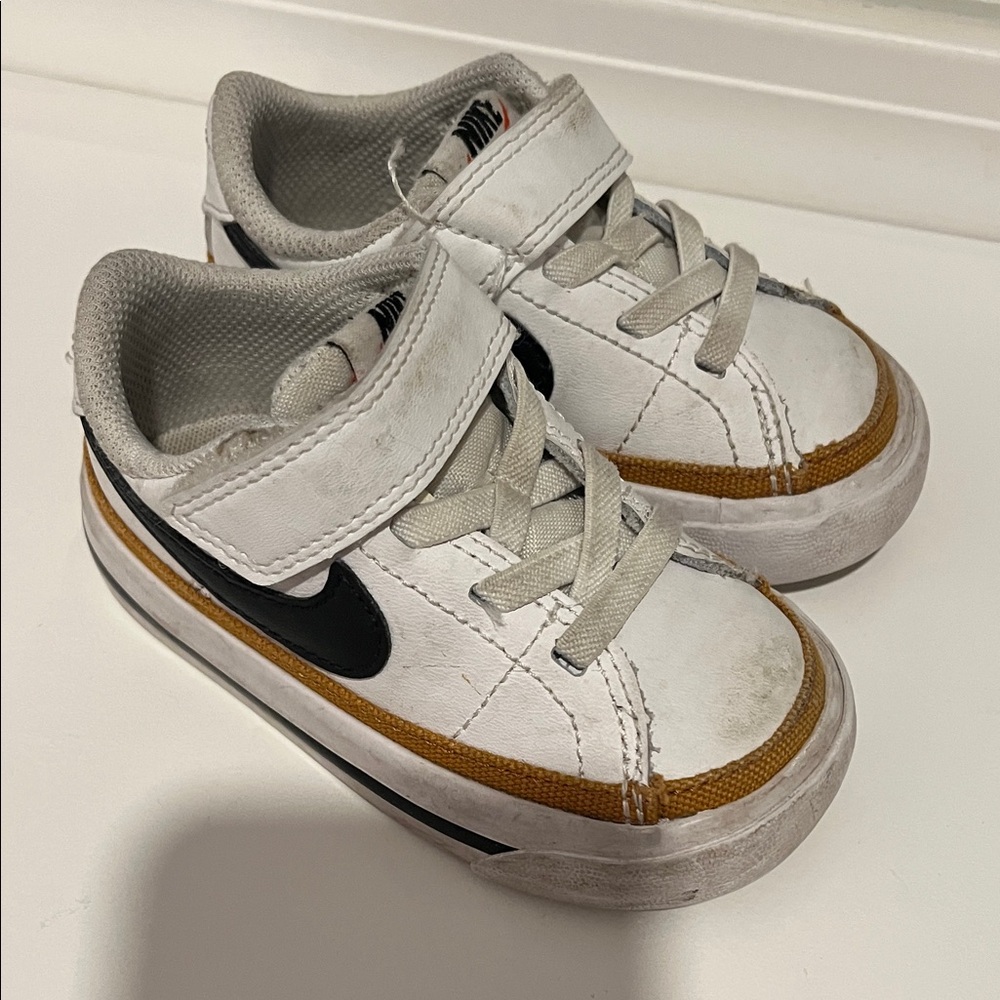 Toddler Nike sneakers